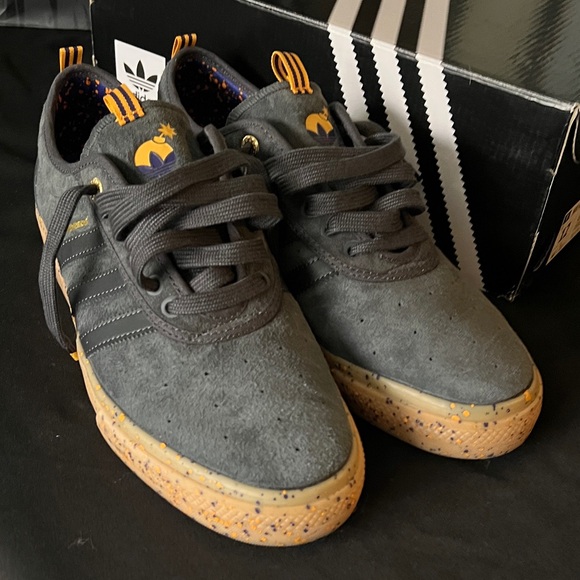Adidas Lakers x The Hundreds Shoe - Picture 13 of 15